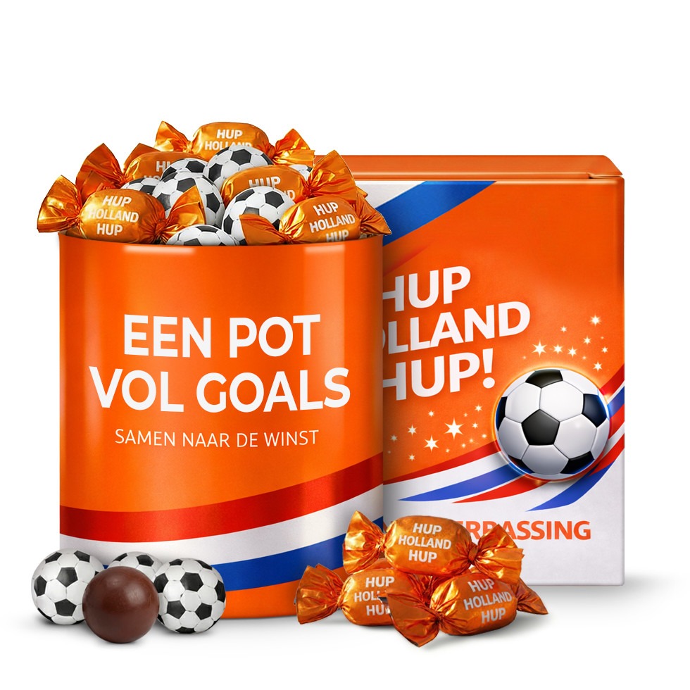 snoeppakket met snoeppot en chocolade voetbalballen