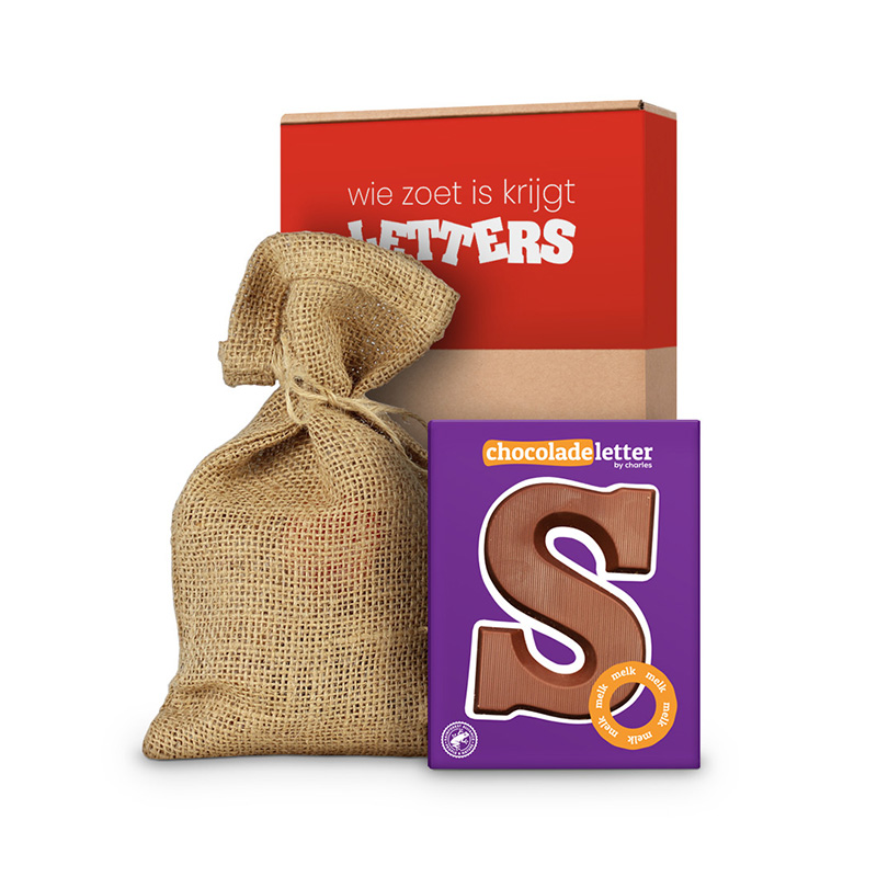 Chocoladeletter in jute zakje